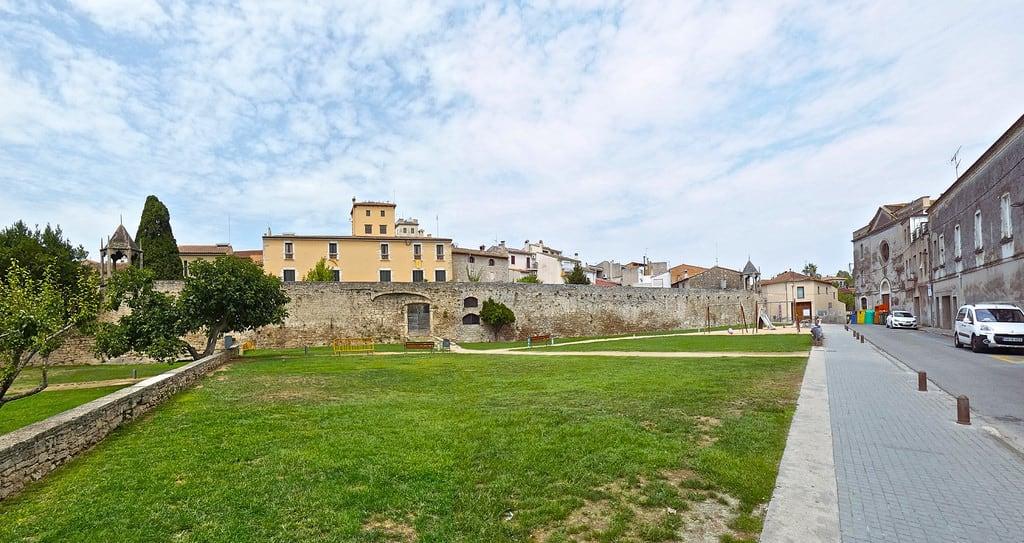 Bild von Muralla. plaça muralla catalunya pladel’estany