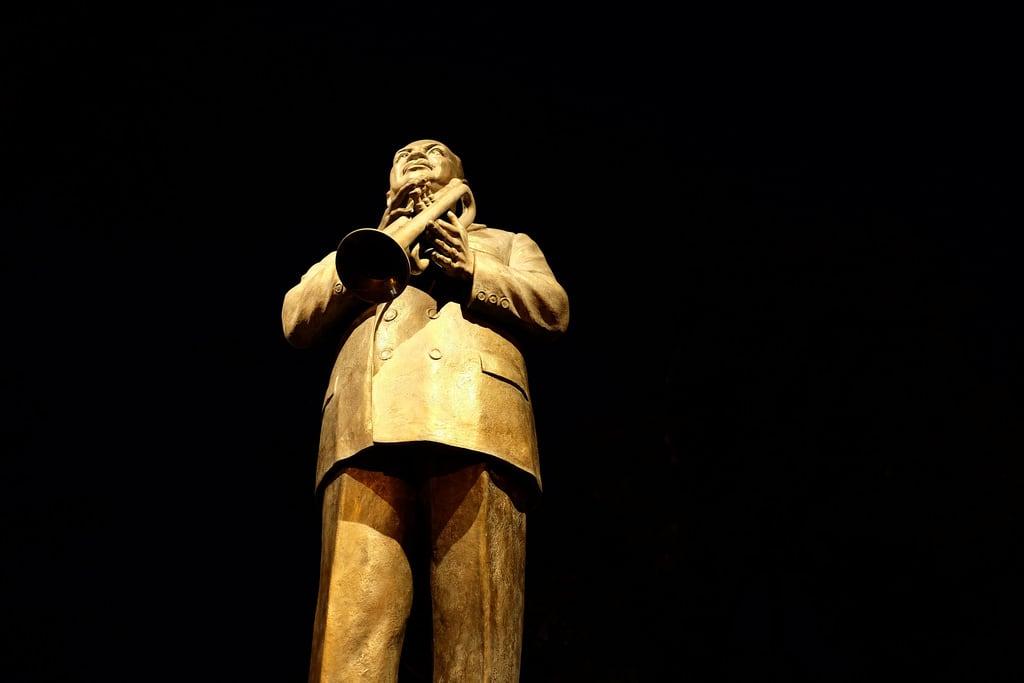 W. C. Handy képe. sclupture statue night trumpet handy wchandy father blues musician memphis bealest tennessee tn bronze tommasi