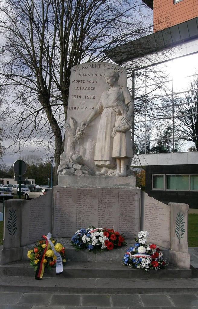 صورة Monument aux Morts. france war wwi monumentauxmorts guerre armistice premièreguerremondiale november11th 19141918 commémoration grandeguerre olibac 11novembre1918 olympussp560uz