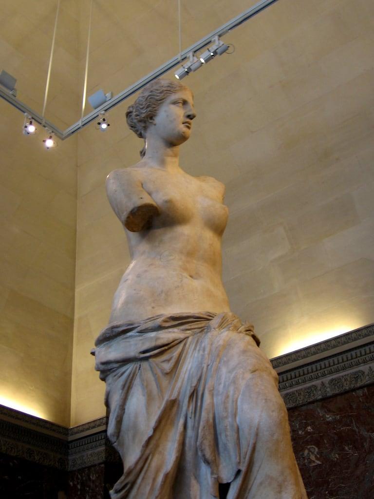 Statue of Republic की छवि. travel sculpture paris art museum europe louvre paintings eu parisfranceapril2008