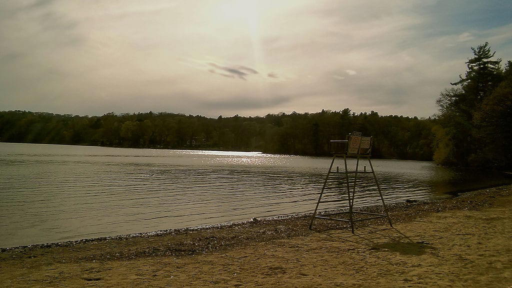 Sandy Beach 的形象. landscape lake water intothesun beach chair