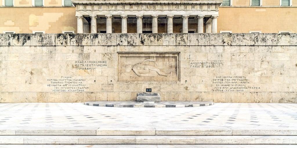 Tomb of Unknown Soldier 的形象. 2018 αθήνα ελλάδα europa βουλή greece αττική capital athens city monument day square facade palace wall centro gedenkstätte memorial πλατείασυντάγματοσ syntagma historical