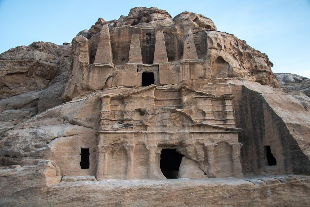Bab as-Siq Triclinium görüntü. jordan nabatanean obelisk petra unescoheritage maangovernorate tomb triclinium