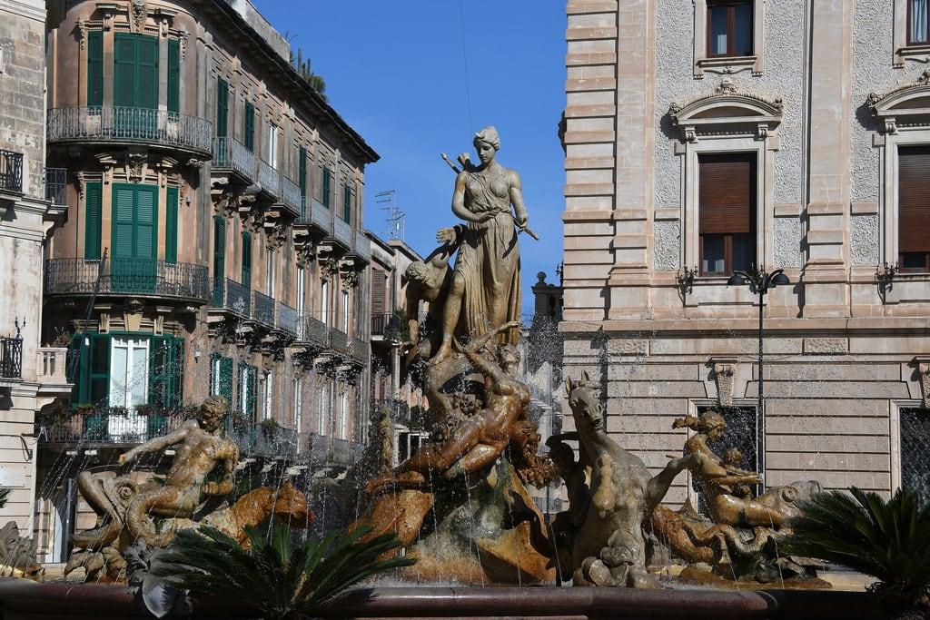 Afbeelding van Archimede. italien italy ortigia sicilia sicily siracusa sizilien syracus syrakus italia ita brunnen fountain diana fontana