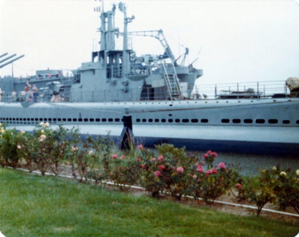 תמונה של Battleship USS Alabama. ussdrum submarine gato battleshipmemorialpark alabama 1975 ss228 ship