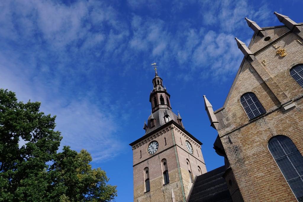 오슬로 대성당 의 이미지. oslo norway northern europe summer outdoors city buildings urban domkirke cathedral