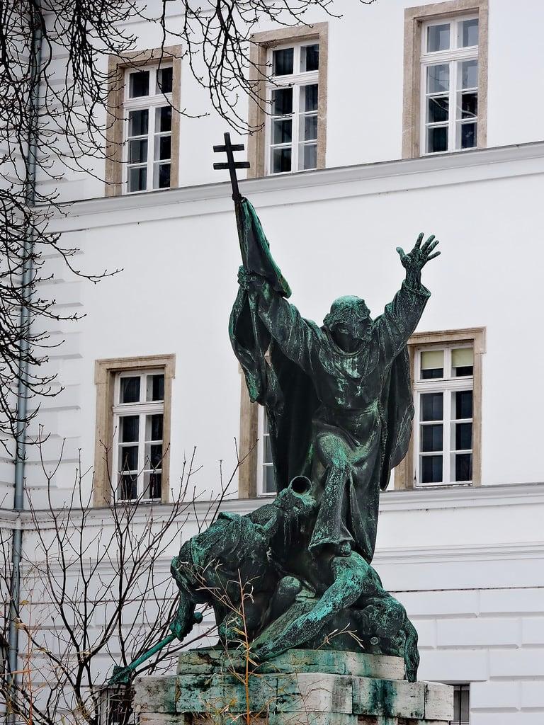 Hunyadi János képe. budapest ブダペスト βουδαπέστη sculpture statue