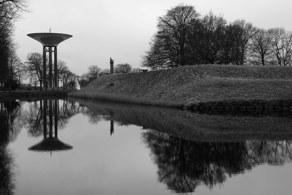 Image de Citadellet. reflections wetreflection sweden skåne landskrona leica aposummicronm 50mmf20asph watertower citadellet landskronacastle aposummicronm50mmasph