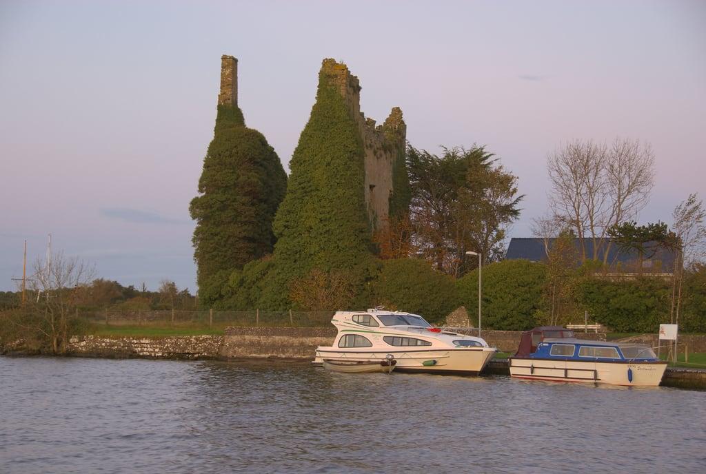Dromineer Castle görüntü. autumn ireland castle october lough eire 2008 tipperary derg dromineer