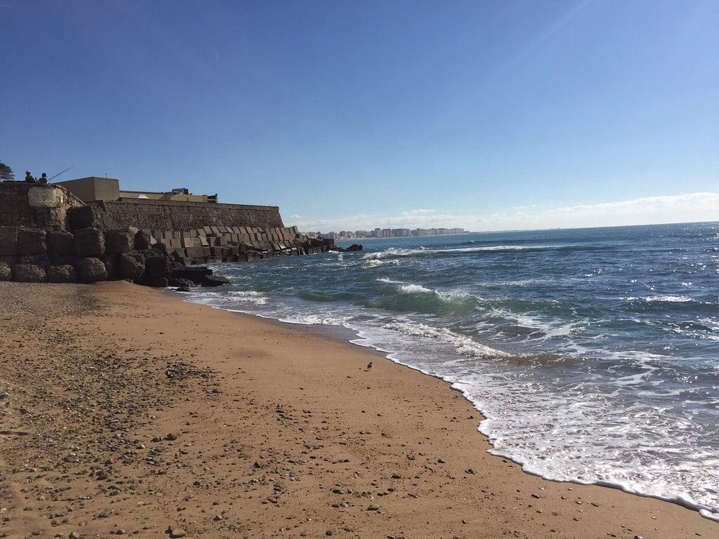 Фотографія пляжу: Playa de La Caleta поблизу Cadiz. 