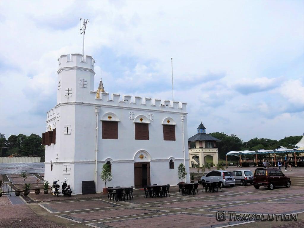 Изображение на Square Tower. malaysia sarawak kuching square towe borneo waterfront historical building