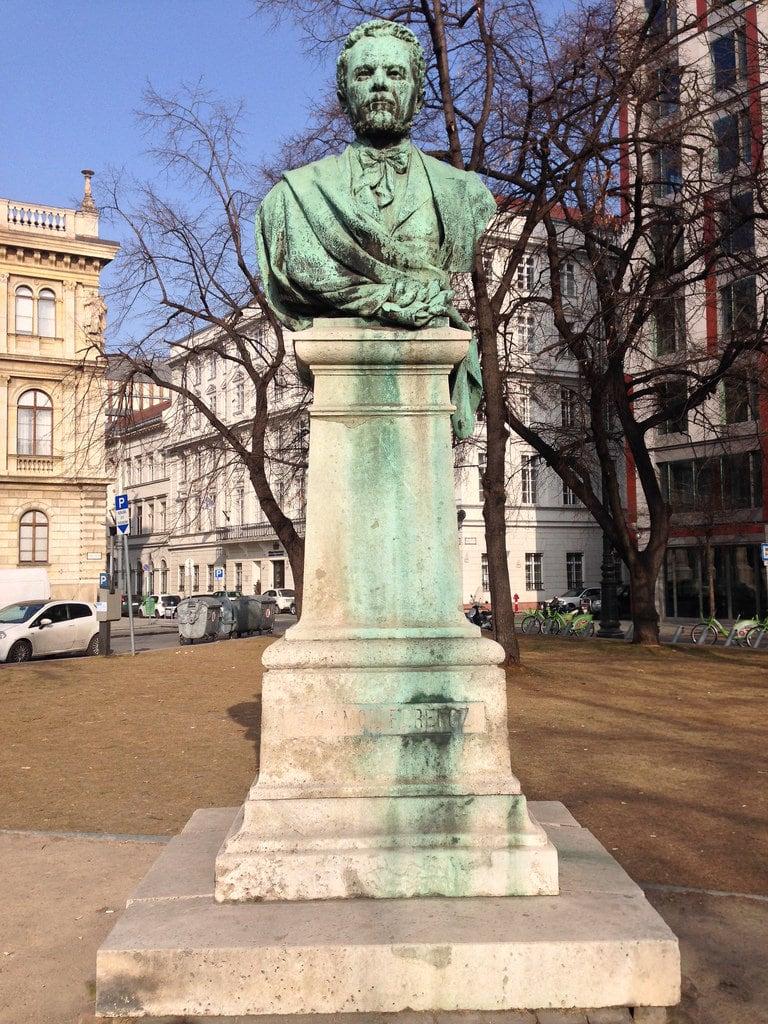 Obraz Salamon Ferenc. sculpture statue