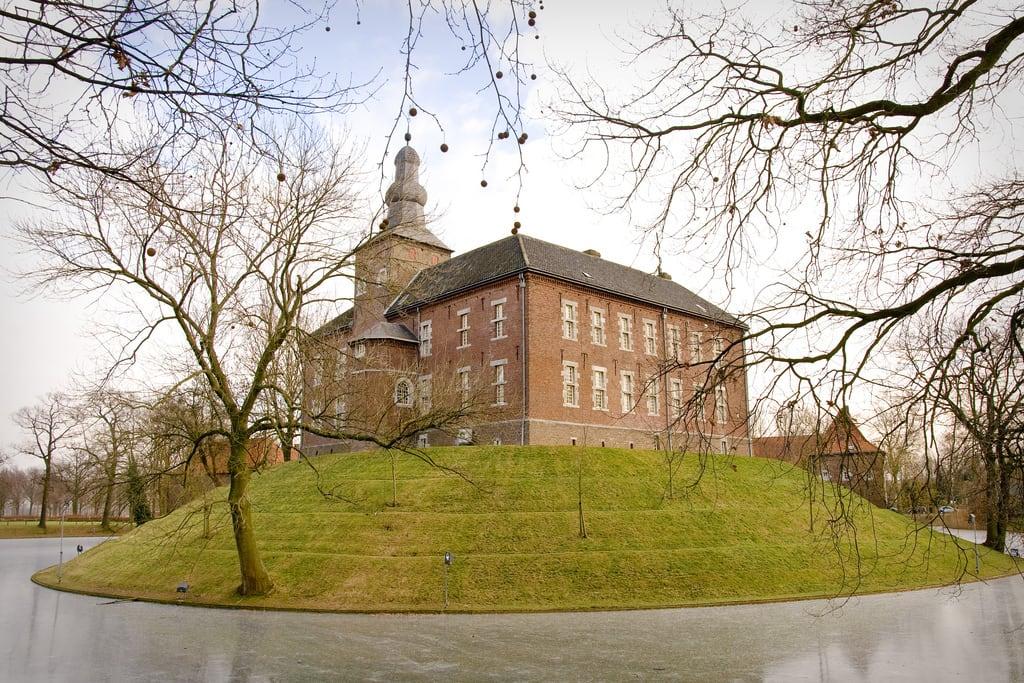 Image of Kasteel Limbricht. winter holland castle netherlands nederland nl chateau niederlande kasteel sittard burcht motte limbricht mottekasteel motteburcht