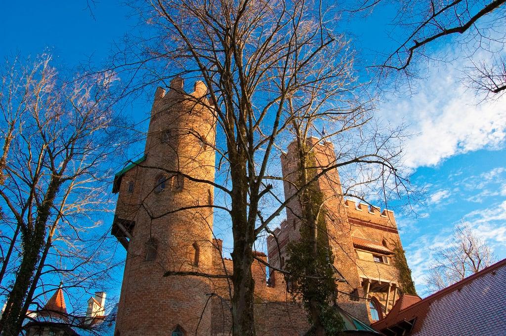 Attēls no Burg Schwaneck. castle munich münchen muenchen burg