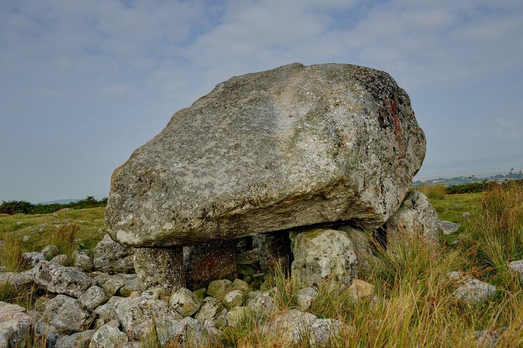 Immagine di Arthur's Stone. arthursseat britishisles britishislestrip greatbritain hdr wales