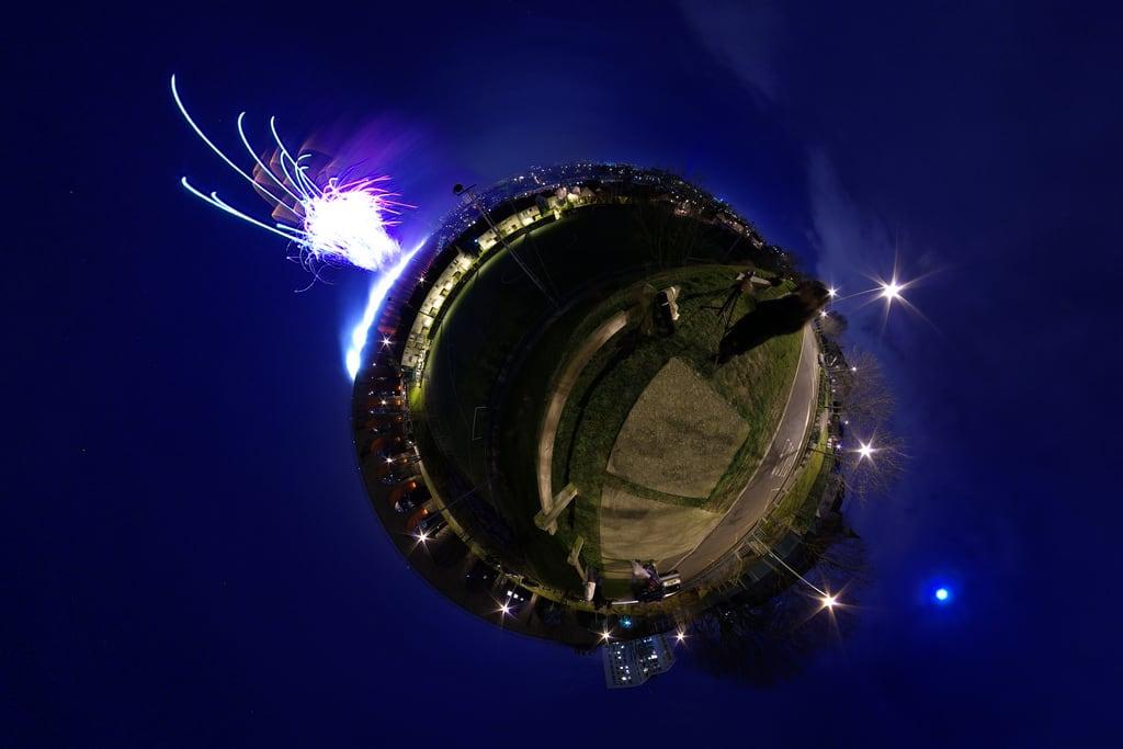 Изображение на Aqueduc de la Vanne. light panorama france night fireworks lumière tripod gimp aqueduct projection polar nuit 94110 aqueduc 360° arcueil stereographic hugin enblend vanne mathmap stereographicprojection 303sph aqueducdelavanne