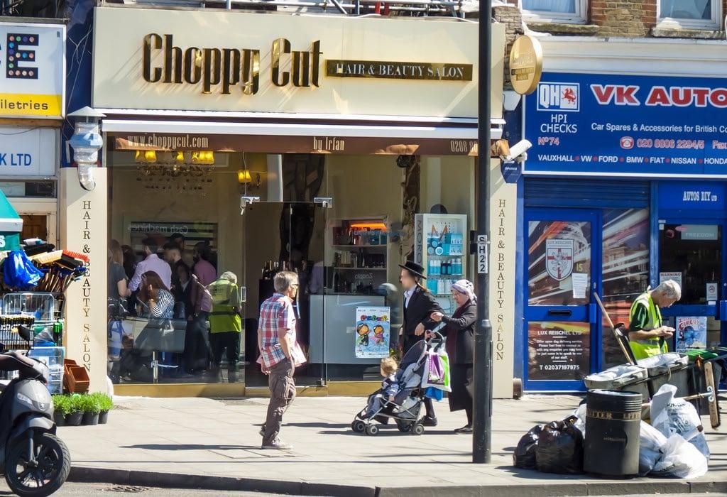 Image of Stamford Hill. hairdressers stamfordhill stokenewington rubbishbins streetcleaners