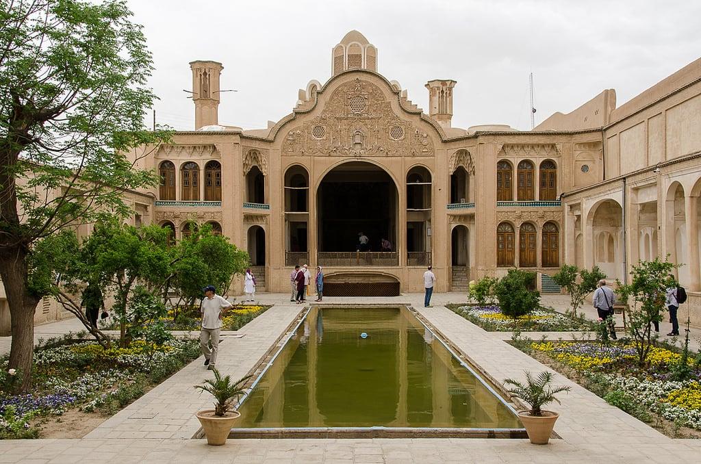 תמונה של Borujerdis House. kashan 2017 borujerdi ha house is historic iran ustad ali maryam