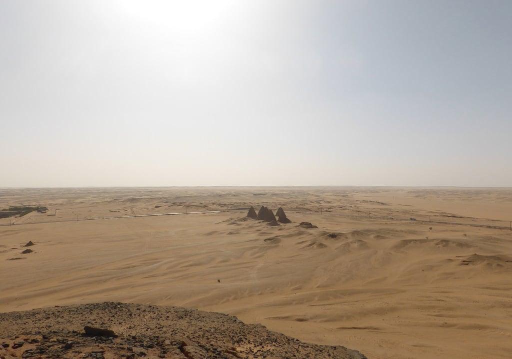 Изображение на Jebel Barkal. sudan northernsudan jebelbarkal pyramids year2017