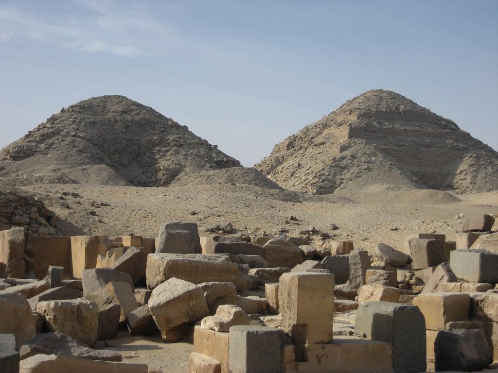 Afbeelding van Pyramid of Neferirkare. pyramid egypt abusir 2009 neferirkare nyuserreini