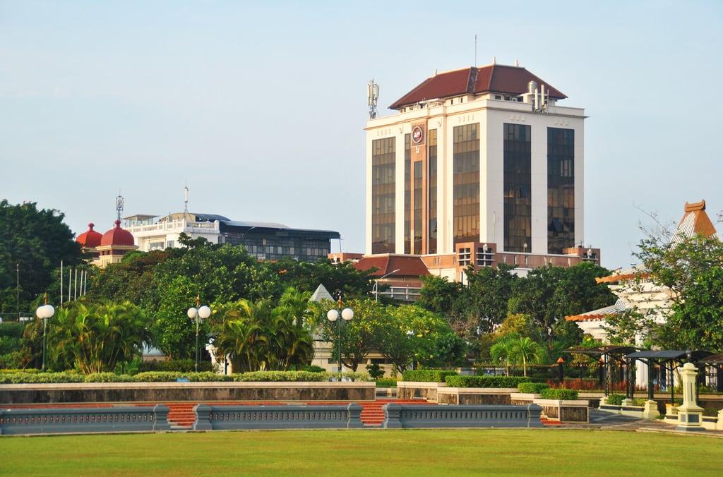 Image of Tugu Pahlawan. surabaya eastjava jawatimur building gedung arsitektur architecture office kantor