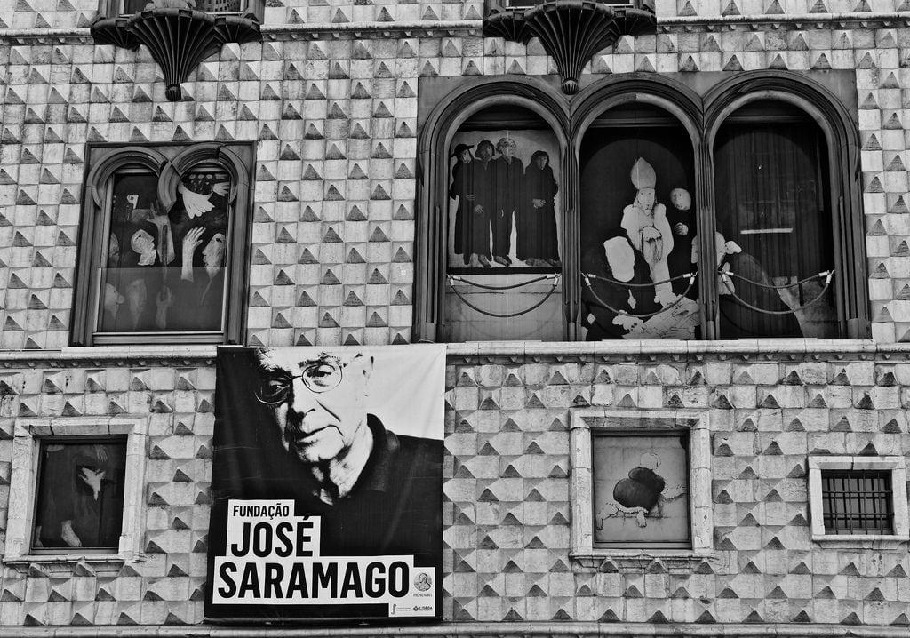 תמונה של Casa dos Bicos. josésaramago ✩ecoledesbeauxarts✩ artgalleryandmuseums nobelprize portuguesewriter architecture arquitecturaportuguesa