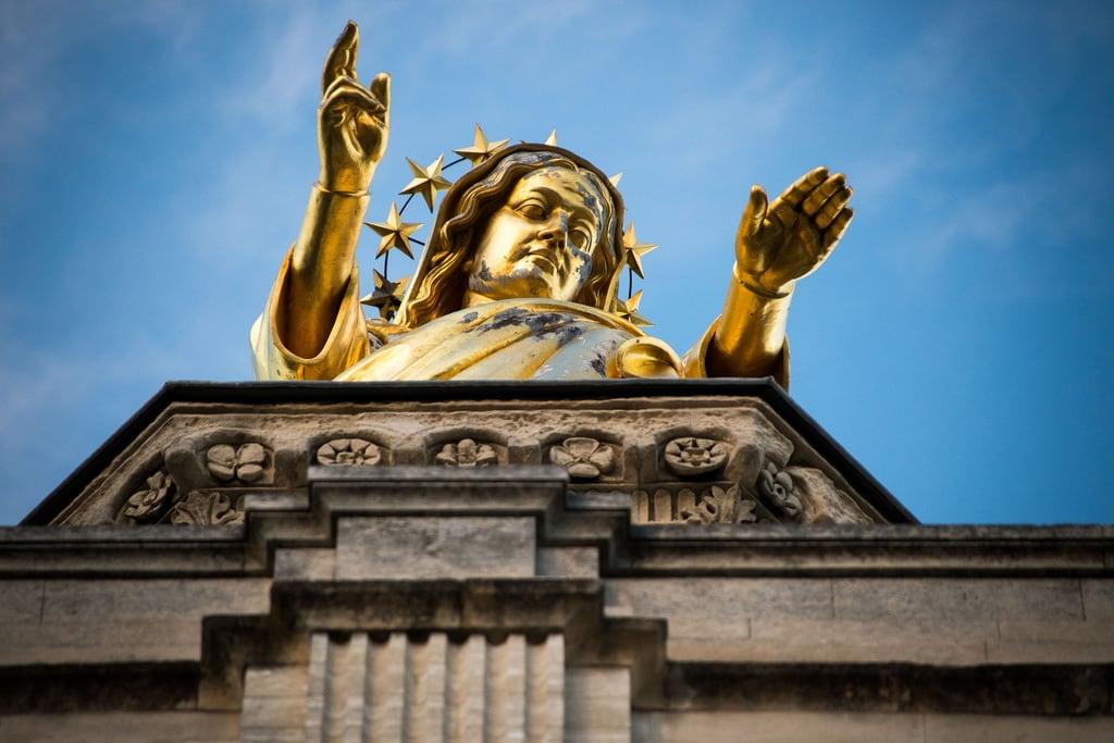 Attēls no Popes' Palace. avignon france popespalace provence saintmary gold hail oversize statue