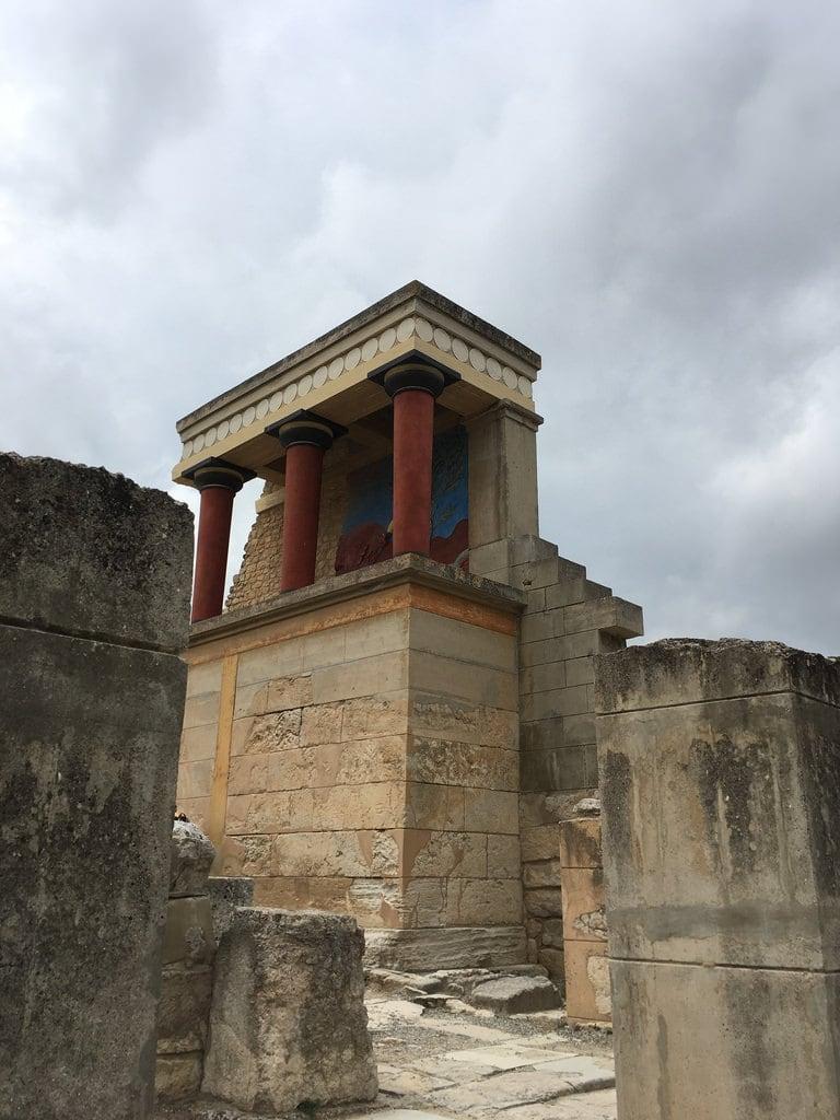 Attēls no Sir Arthur Evans. crete westerncrete holidays knossos minoan history ruins archeologicalsites sirarthurevans reconstructions
