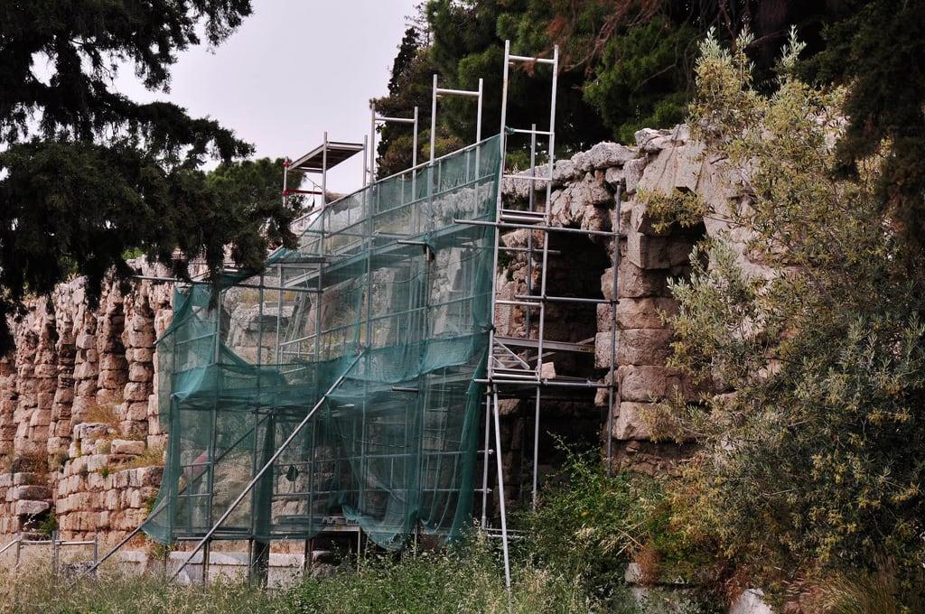 Изображение Stoa of Eumenes. travel history construction ruins athens greece acropolis eurotrip2009