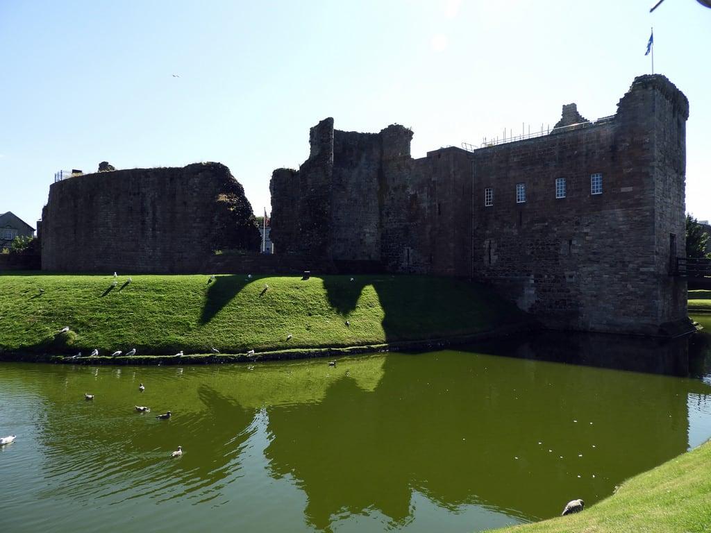 Rothesay Castle की छवि. bute scotland rothesay castle