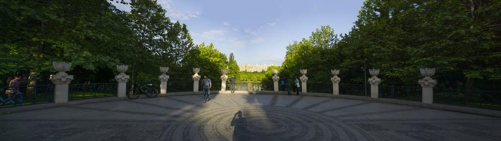 Bild von Alexandru Ioan Cuza. panorama panoramic romania bucuresti bucharest titan titanpark parcultitan vases urns parculalexandruioancuza