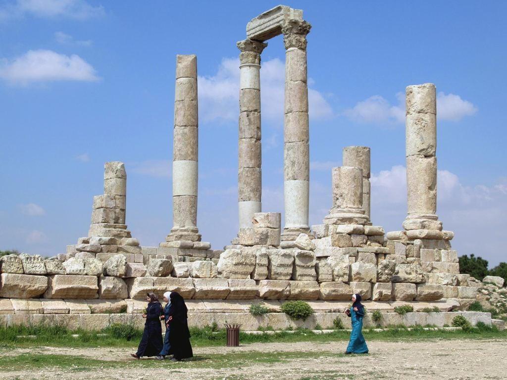 صورة معبد هيراكليس. temple hercules citadel jabalalqala amman jordan