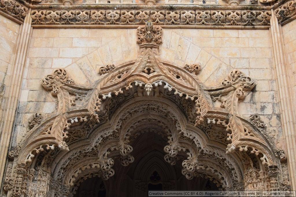 Изображение на Mosteiro de Santa Maria da Vitória. portugal batalha capelas unesco imperfeitas imperfect chapels architecture
