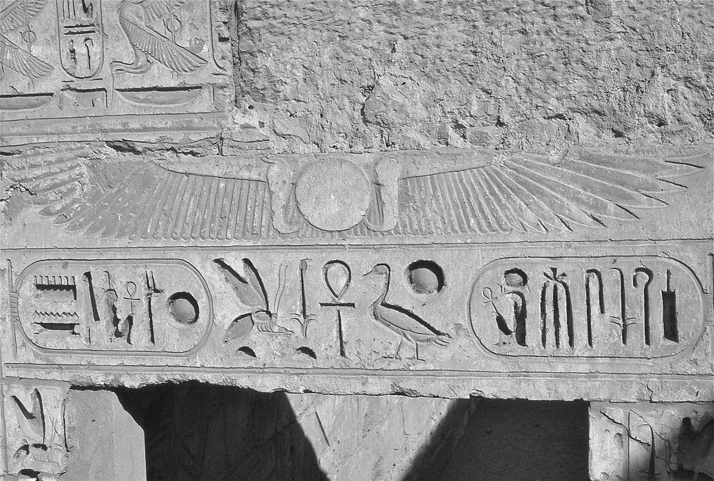 Medinet Habu の画像. medinethabu luxor egypt ramsesiii temple cartouche
