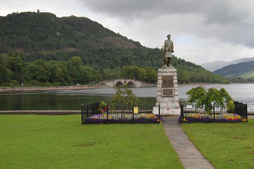 Gambar dari Inveraray War Memorial. ronmacphotos inveraray scotland warmemorial