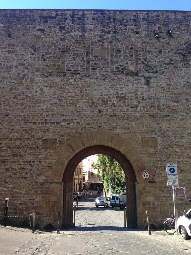 Afbeelding van Porta San Miniato. florence firenze italy portasanminiato gateofsaintminias history architecture