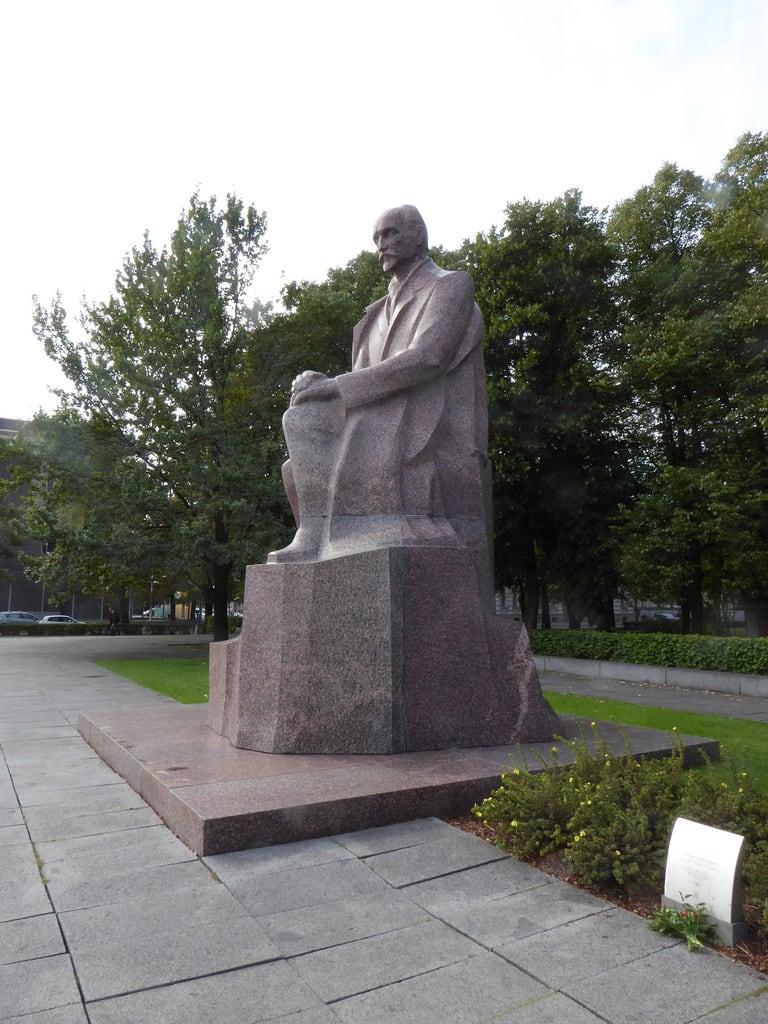 Изображение Памятник Райнису. latvia riga september2017