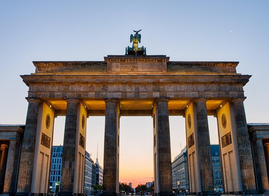 Afbeelding van Brandenburg Gate. brandenburg gate sunrise berlin germany hdr