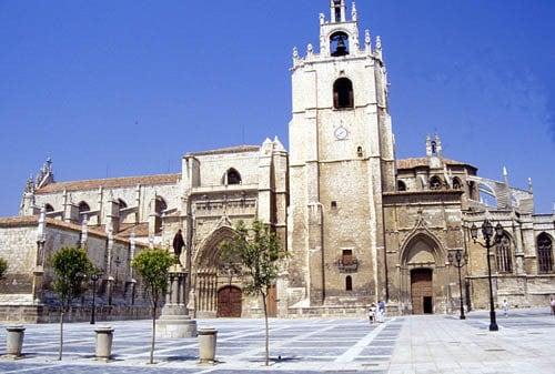 תמונה של Catedral de San Antolín. palencia españa spain palenciaespaña architecture arterománico románico iglesia church catedral cathedral