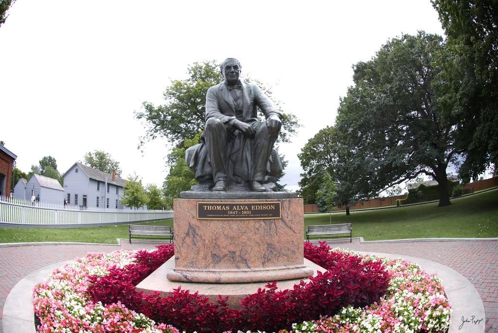 Gambar dari Thomas Alva Edison Statue. greenfieldvillage 105mmf28gfisheye