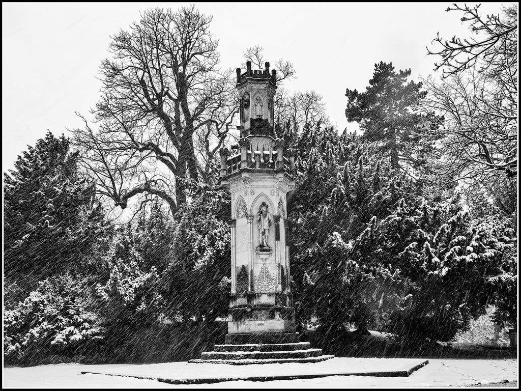 Imagen de Schwedendenkmal. freiberg sachsen deutschland schwedendenkmal snow schnee wind winter sw bw blackwhite monochrome trees bäume park