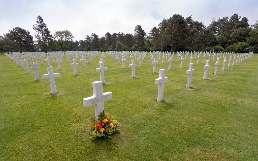 Image of Normandy American Cemetery and Memorial. 2010 50d bassenormandie canonefs1022mmf3545usm canoneos50d cemetery collevillesurmer creativecommons france frenchrepublic grave graves militarycemetery normandyamericancemeteryandmemorial photobystignygaard républiquefrançaise warmemorial wideangle normandie normandy cuw12 fra normandyamericancemetery americancemetery americancemeteryandmemorial memorialcrosses cross crosses 10mm lines