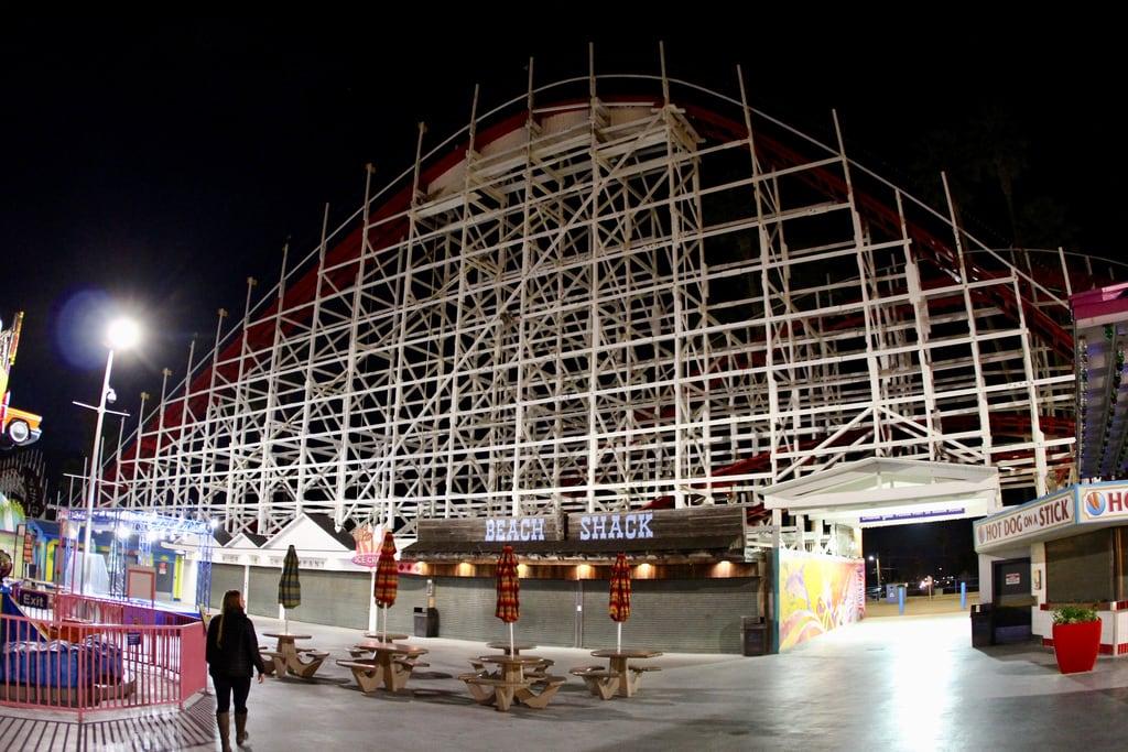 Kuva Giant Dipper Rollercoaster. santacruz boardwalk california rollercoaster coaster giantdipper amusementpark park marlena wooden lifthill nationalhistoriclandmark night