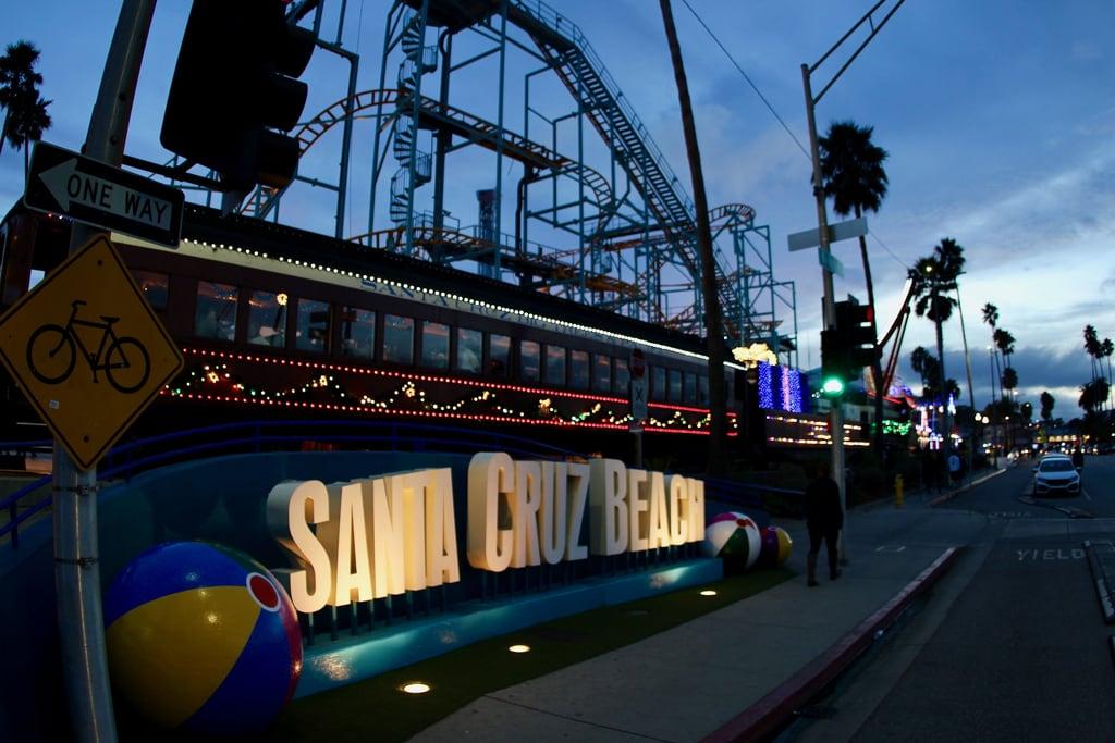Cowell Beach görüntü. santacruz boardwalk california rollercoaster coaster sign amusementpark park