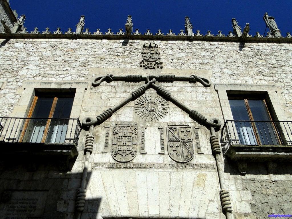 Santo Domingo de Guzmán 的形象. espagne españa spain castilla castillayleón burgos provinciadeburgos palace palacio medieval middleages gótico gothic portada facade
