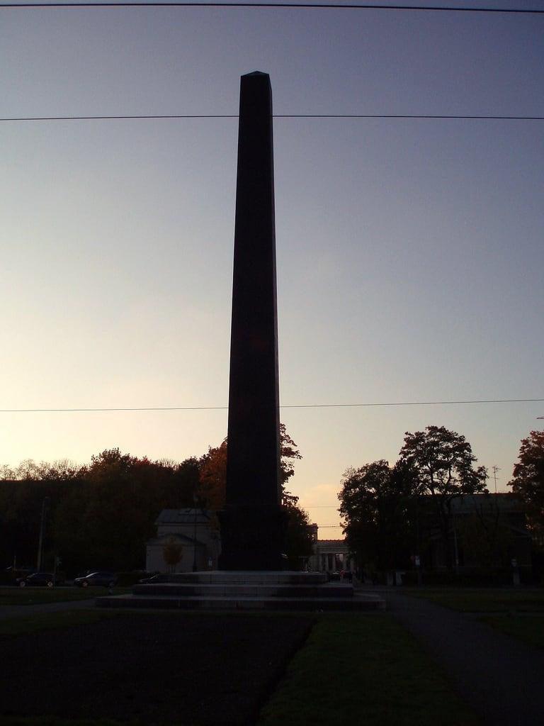 Immagine di Obelisk. davehighbury 2009 centraleurope davidholt davidholtlondon munich munchen bavaria germany deutschland photo