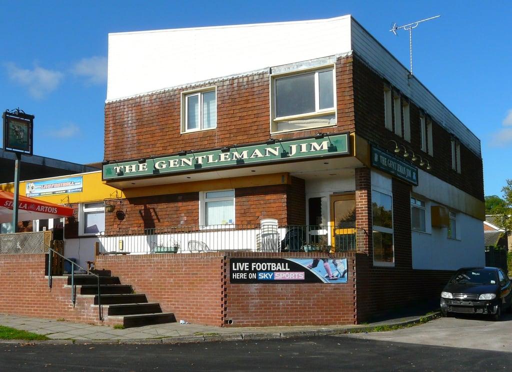 תמונה של War Memorial. uk club way blog football pub jimmy jim hampshire portsmouth alton gentleman dickinson the pompey wooteys