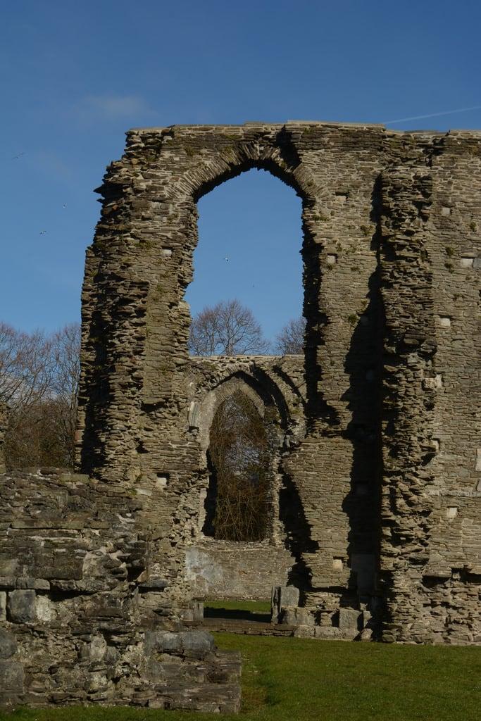Gambar dari Neath Abbey Ruins. dilomar2018 neathabbey cistercian ruin 52in2018challenge