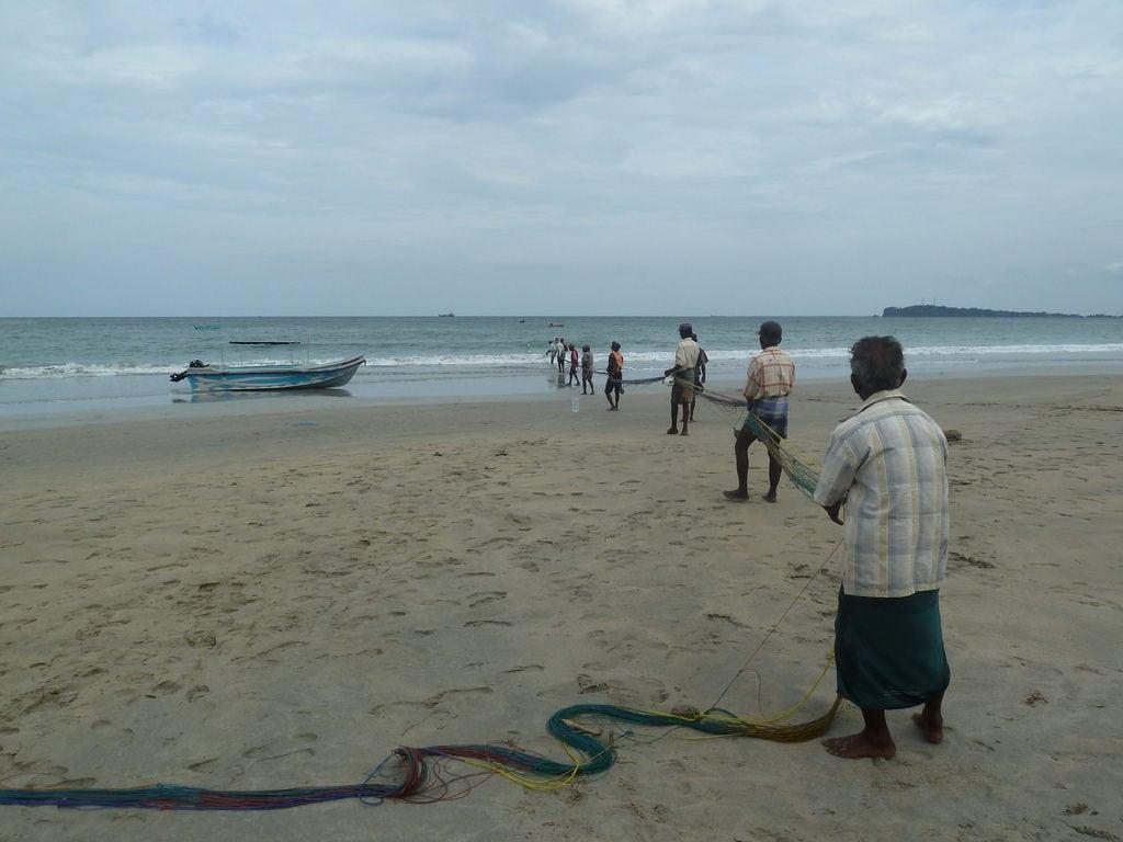 Шри ланка температура моря. Тринкомали Шри Ланка. Тринкомали Уппувели пляж. Шри-Ланка Тринкомали виндсерфинг.