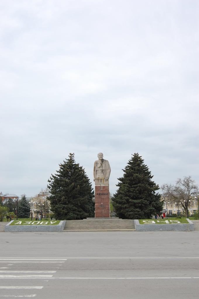 ภาพของ Ленин. azov russia sky monument
